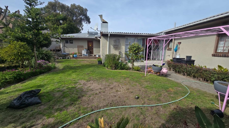 6 Bedroom Property for Sale in Protea Heights Western Cape